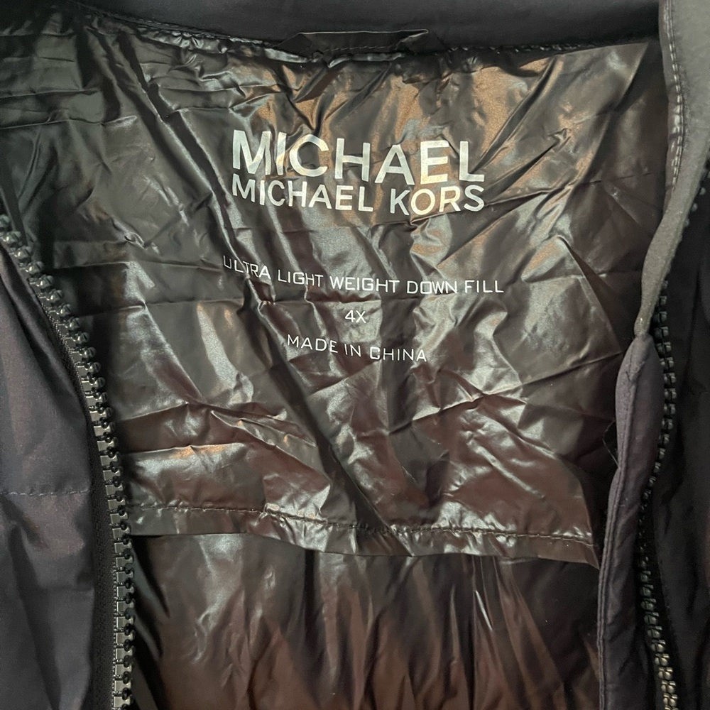 Plus size Michael Kors puffer coat with hood Hardly worn. 4XL